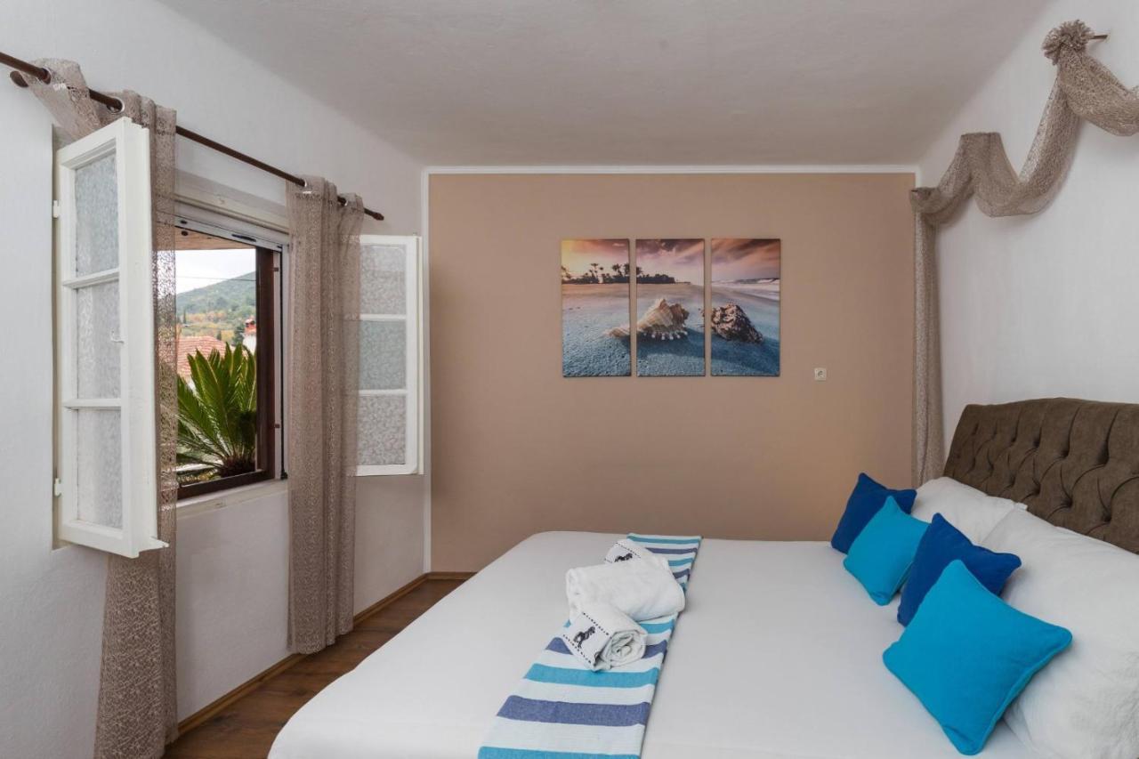 Bougainvillea--apartment By The Sea Ston