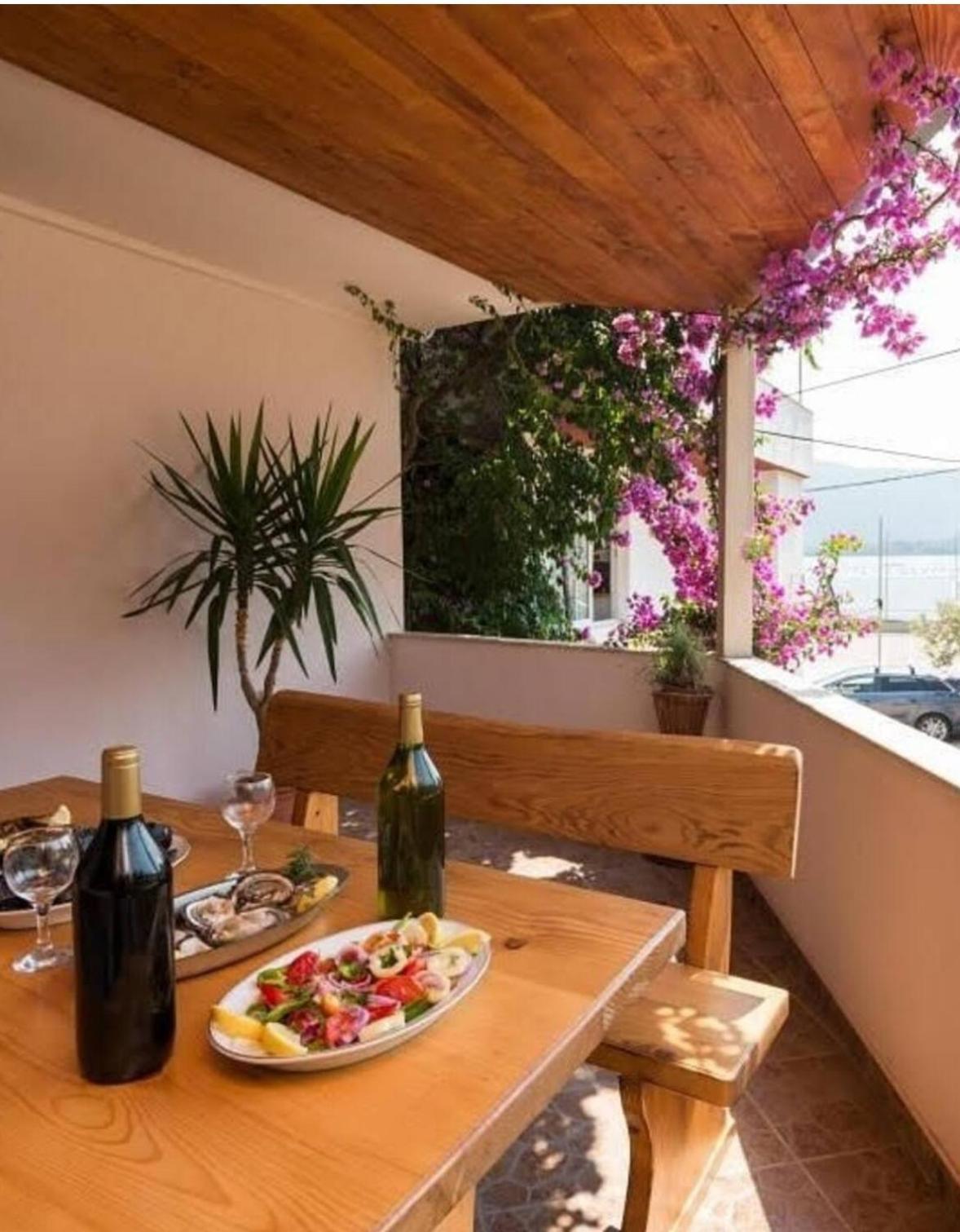 Bougainvillea--apartment By The Sea Apartament